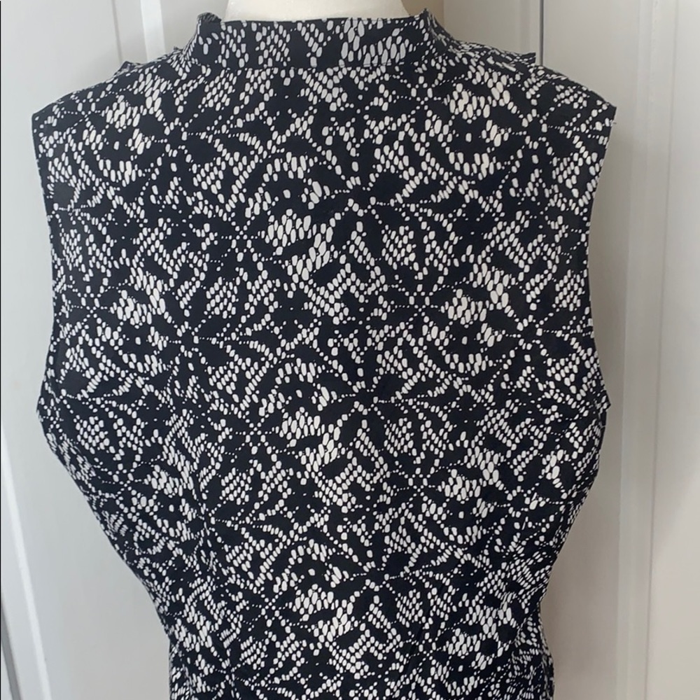 TAHARI•BLOUSE - Picture 9 of 10